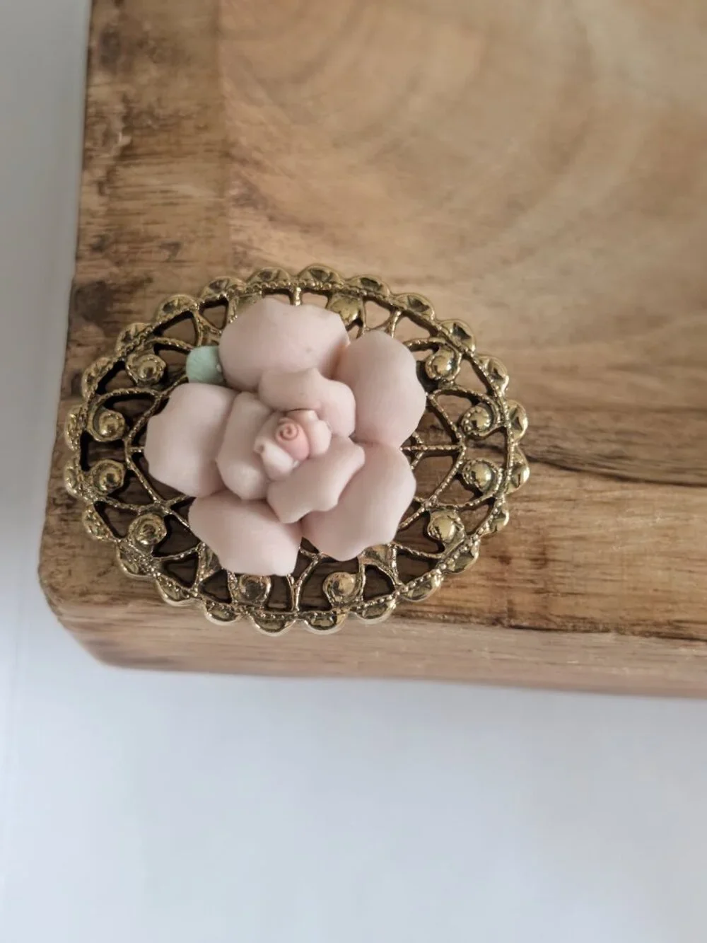 Vintage Gold Tone Filigree Pink Porcelain Carved Rose Brooch Pin